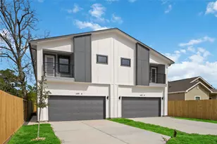 6610 Ezzard Charles Ln, Houston, TX 77091 - Photo 2