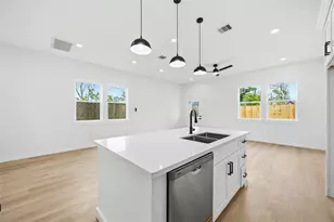 6610 Ezzard Charles Ln, Houston, TX 77091 - Photo 12