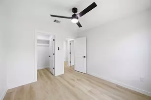 6610 Ezzard Charles Ln, Houston, TX 77091 - Photo 32