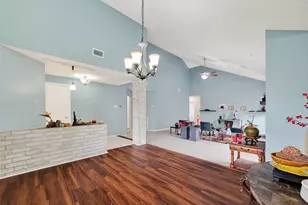 8122 Sandy Glen Ln, Houston, TX 77071 - Photo 6