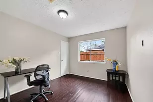 8122 Sandy Glen Ln, Houston, TX 77071 - Photo 16