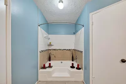 8122 Sandy Glen Lane, Houston, TX 77071 - Photo 18