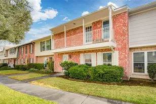 14249 Lost Meadow Ln, Houston, TX 77079 - Photo 2