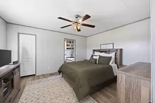 9318 E Creek Bend Dr, Needville, TX 77461 - Photo 40
