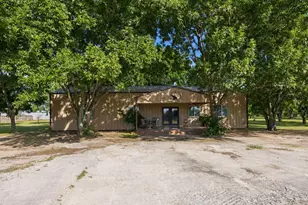 9318 E Creek Bend Dr, Needville, TX 77461 - Photo 2