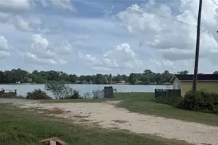 297 Hackberry Ln, Livingston, TX 77351 - Photo 4