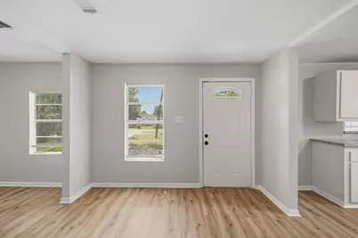 915 S Shanks Street, Clute, TX 77531 - Photo 4
