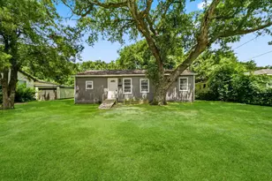 915 S Shanks St, Clute, TX 77531 - Photo 1