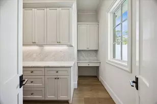 10801 Long Shadow Ln, Hunters Creek Village, TX 77024 - Photo 10