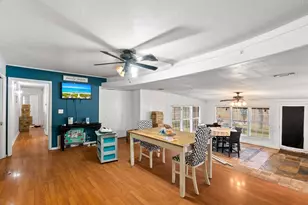 324 Woodlawn St, Sinton, TX 78387 - Photo 8