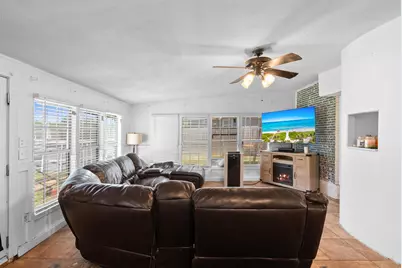 324 Woodlawn Street, Sinton, TX 78387 - Photo 6