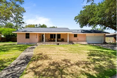 324 Woodlawn Street, Sinton, TX 78387 - Photo 1