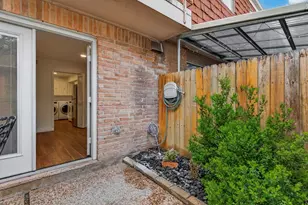 482 N Post Oak Ln, Houston, TX 77024 - Photo 16