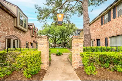 14723 Barryknoll Lane #107, Houston, TX 77079 - Photo 2