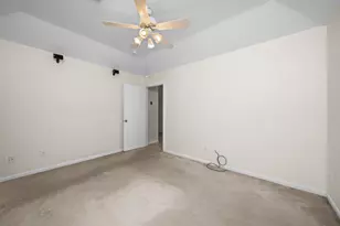 135 Kellyn Oaks Dr, Conroe, TX 77306 - Photo 18