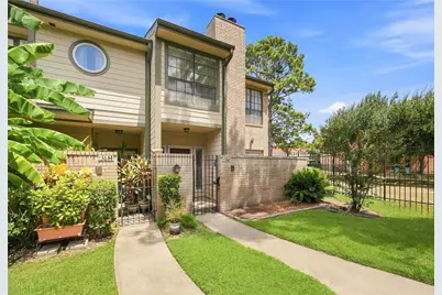 736 Country Place Drive #I, Houston, TX 77079 - Photo 2