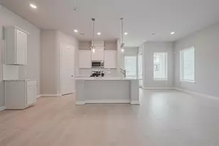 8933 Grovner Pl, Houston, TX 77055 - Photo 2