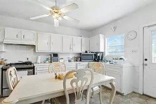 619 10th St, Hempstead, TX 77445 - Photo 12