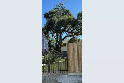 1009 Sealy Street, Galveston, TX 77550 - Photo 2