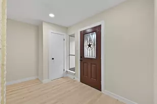 2322 Aprilmont Dr, Sugar Land, TX 77498 - Photo 6