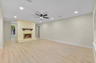 2322 Aprilmont Dr, Sugar Land, TX 77498 - Photo 8