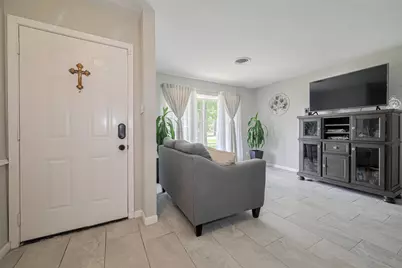 101 Wildrose Street, Baytown, TX 77520 - Photo 4