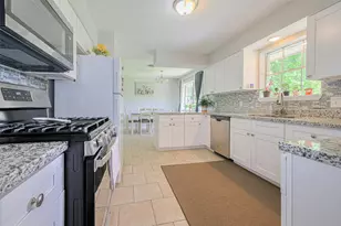 101 Wildrose St, Baytown, TX 77520 - Photo 10