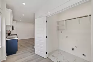 807 E 1st St, Humble, TX 77338 - Photo 32