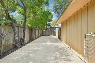 7702 Dashwood Dr, Houston, TX 77036 - Photo 38