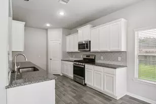303 Woodhaven Dr, West Columbia, TX 77486 - Photo 24