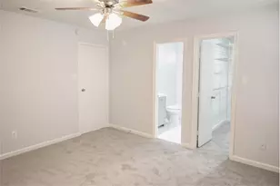 28 E Brookberry Ct, The Woodlands, TX 77381 - Photo 8