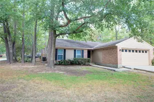 28 E Brookberry Ct, The Woodlands, TX 77381 - Photo 2