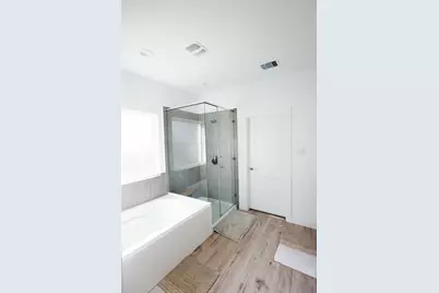 14035 Valley Creek Court, Conroe, TX 77384 - Photo 12