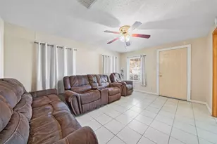 205 Smith St, Cleveland, TX 77327 - Photo 4