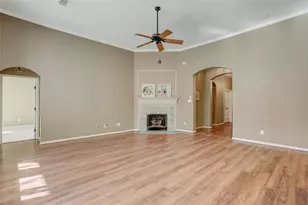 124 S Brooksedge Circle, The Woodlands, TX 77382 - Photo 10