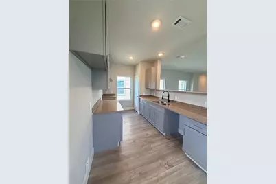 142 Egret Canal N, Baytown, TX 77523 - Photo 4