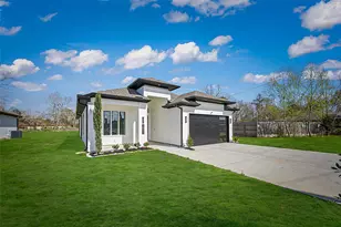 1511 Waco St, Dayton, TX 77535 - Photo 4