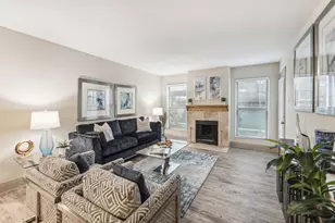 10751 Meadowglen Ln, Houston, TX 77042 - Photo 6