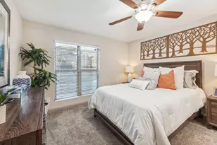 10751 Meadowglen Ln, Houston, TX 77042 - Photo 10