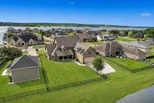 10887 Decatur St, Willis, TX 77318 - Photo 4