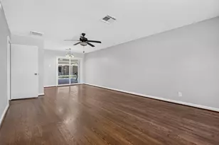 1409 Wycliffe Dr, Houston, TX 77043 - Photo 4