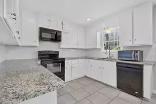 1409 Wycliffe Dr, Houston, TX 77043 - Photo 10