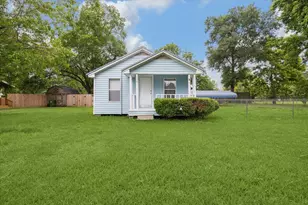 110 Maplewood St, Dayton, TX 77535 - Photo 1