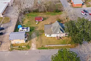 304 W Wheat St, Woodville, TX 75979 - Photo 14