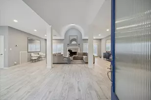 19 Thornhill Oaks Dr, Houston, TX 77015 - Photo 2