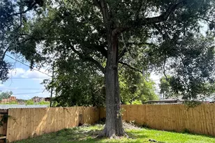 10911 Lockgate Ln, Houston, TX 77048 - Photo 14