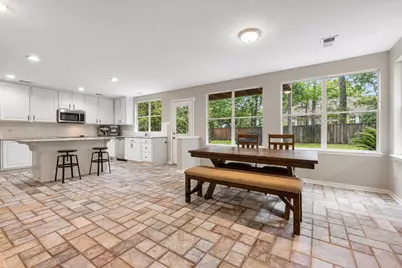 123 Sheerborne Court, The Woodlands, TX 77382 - Photo 10