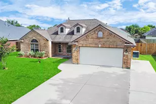 204 Audubon Woods Ct, Richwood, TX 77531 - Photo 2