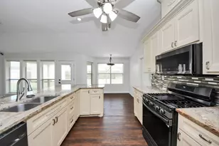 204 Audubon Woods Ct, Richwood, TX 77531 - Photo 10