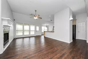 204 Audubon Woods Ct, Richwood, TX 77531 - Photo 4